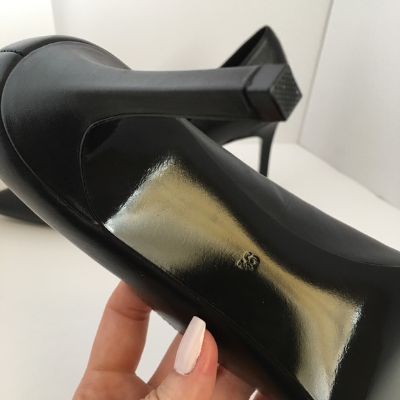 Charles David black leather stiletto pump heels - Picture 8 of 8